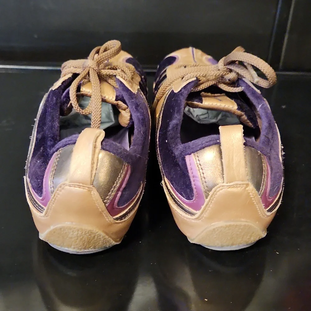 Skechers good used